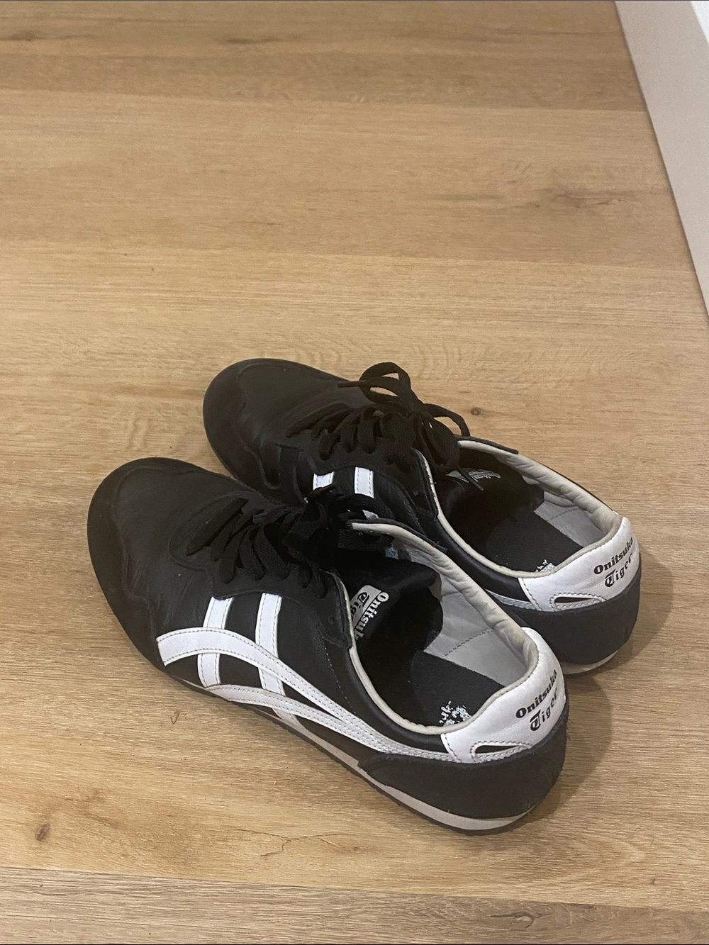 Onitsuka Tiger Black Suede Sneaker Sz 40.5